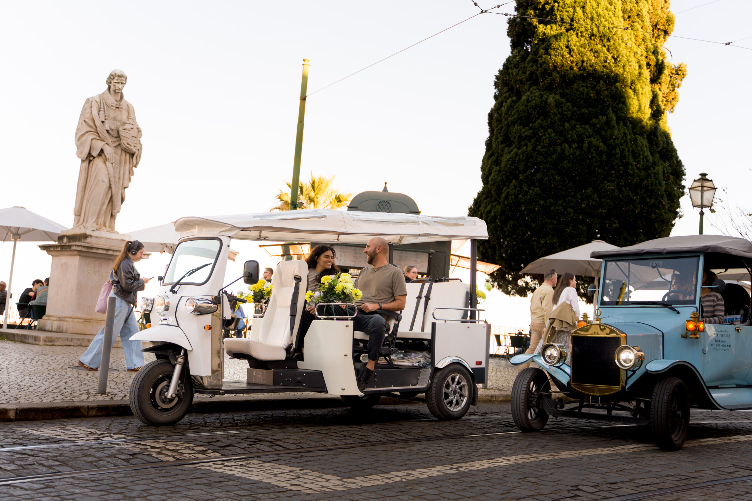 Lisbon Tuk-Tuk Tour with local guide